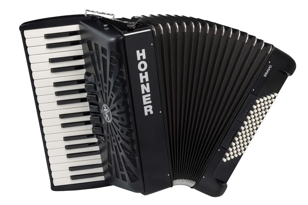 Hohner BRAVO III 72 SCHWARZ Neue Ware